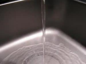 Sink filling with water from faucet